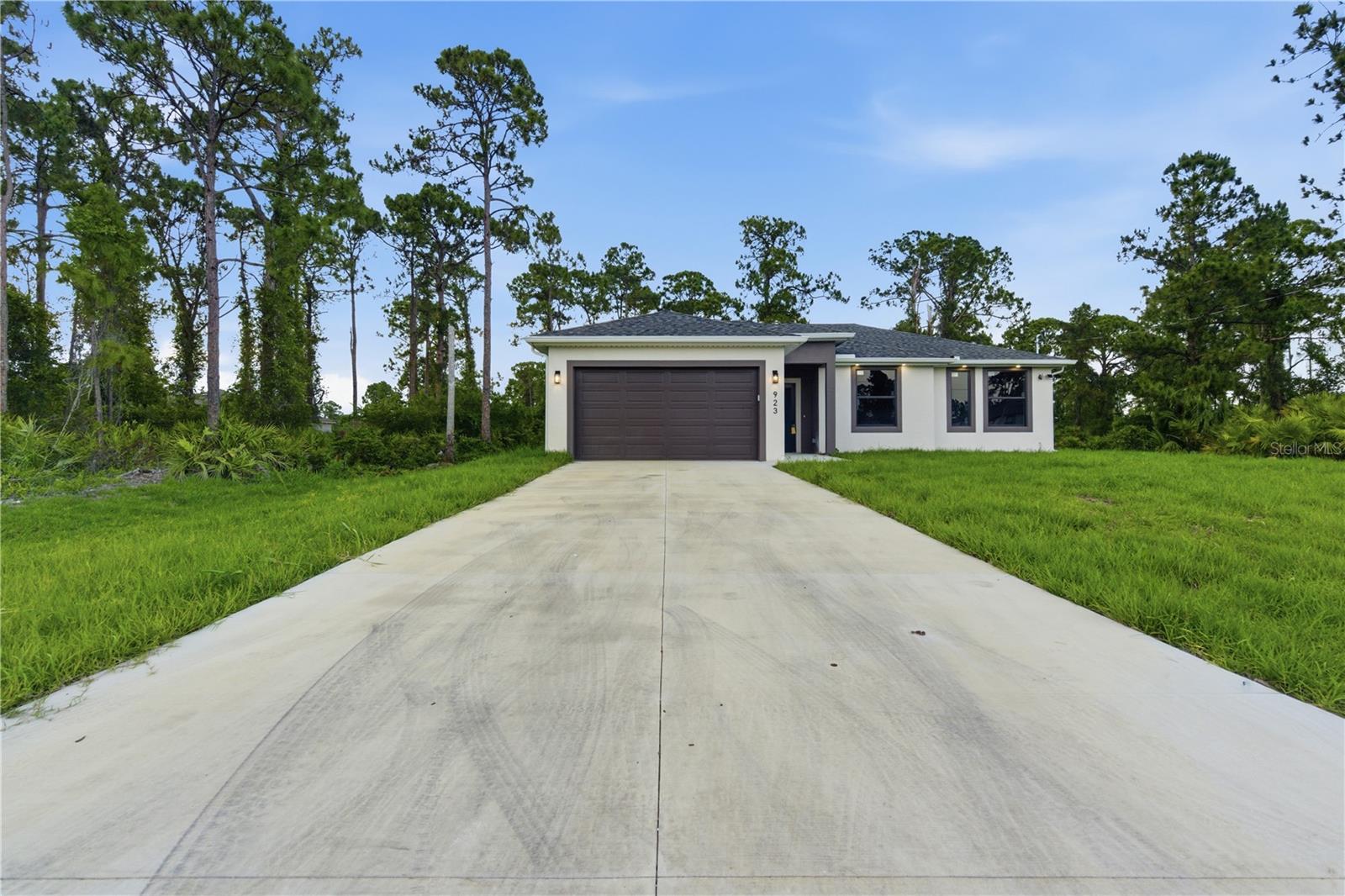 923 MILWAUKEE BLVD, LEHIGH ACRES, FL, 33974