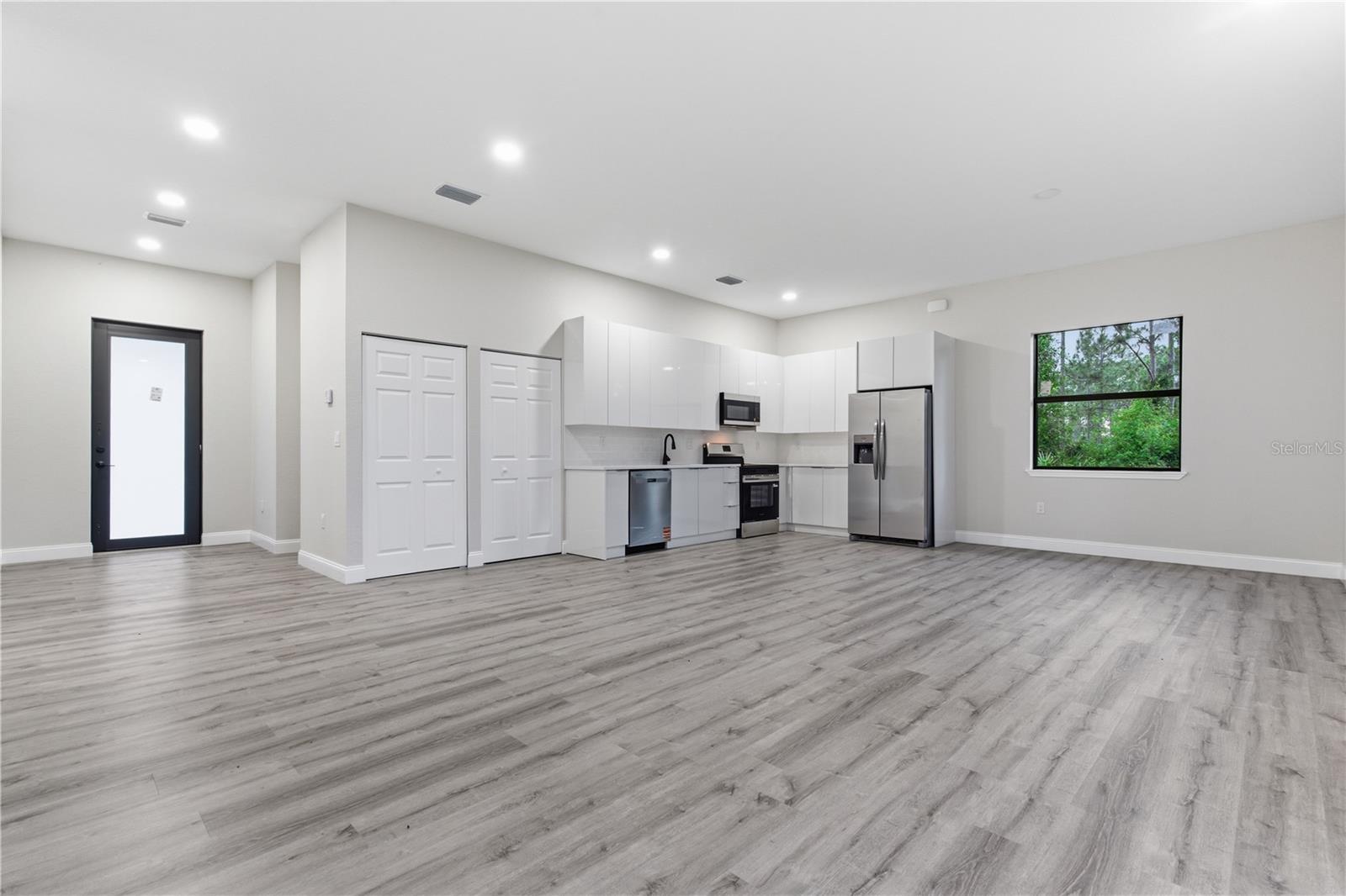 923 MILWAUKEE BLVD, LEHIGH ACRES, FL, 33974