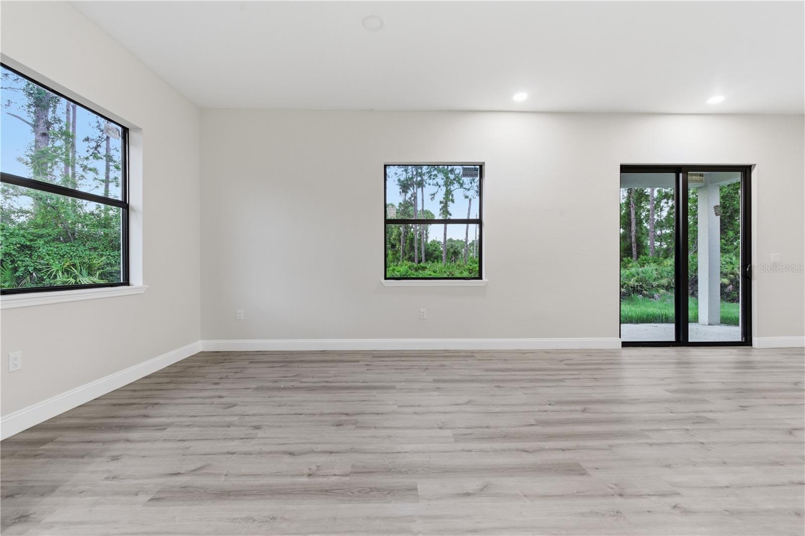 923 MILWAUKEE BLVD, LEHIGH ACRES, FL, 33974
