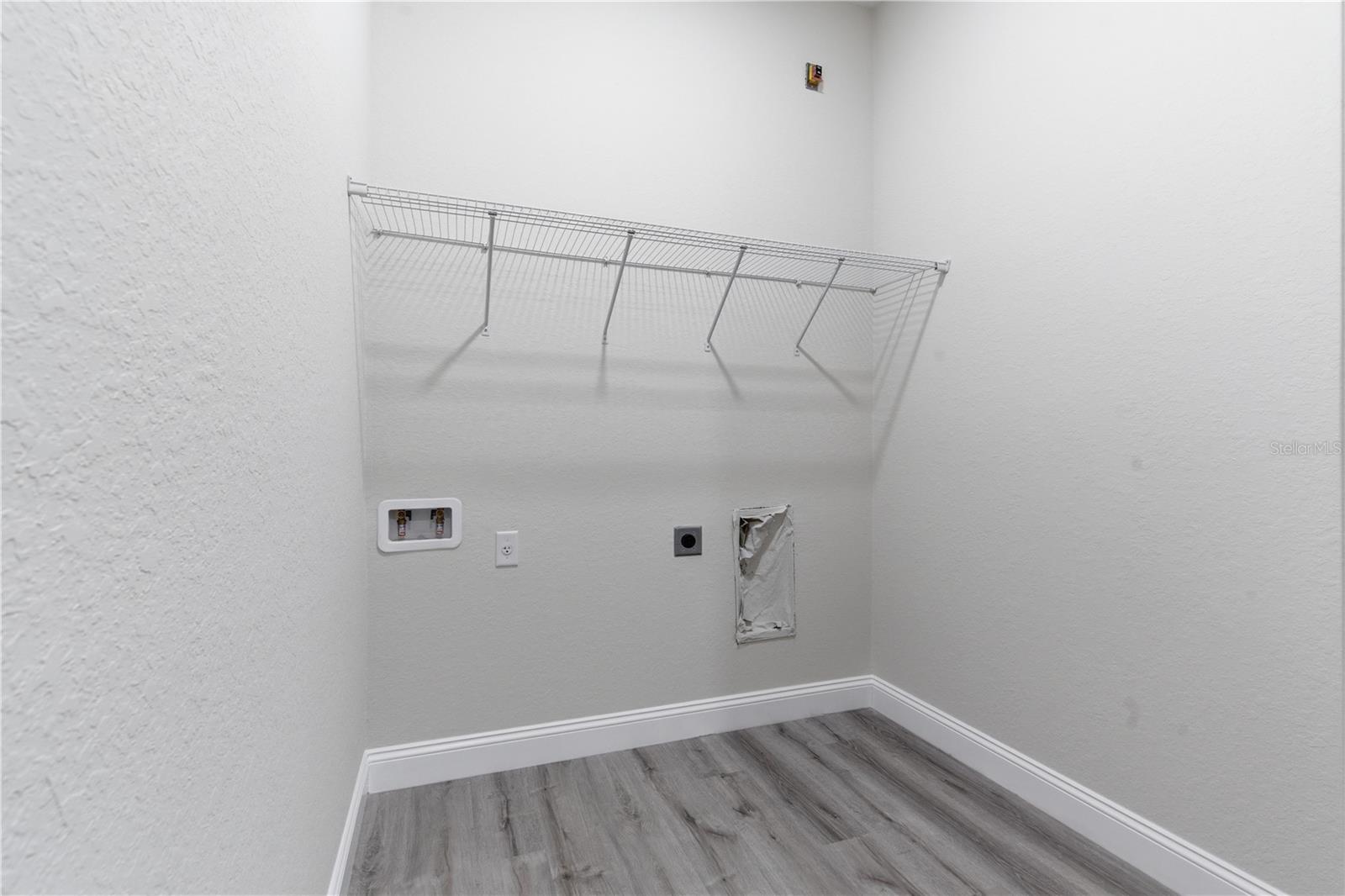 923 MILWAUKEE BLVD, LEHIGH ACRES, FL, 33974