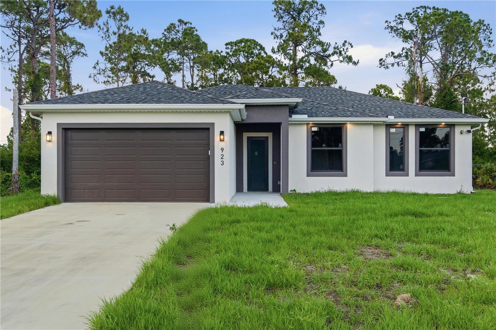 923 MILWAUKEE BLVD, LEHIGH ACRES, FL, 33974