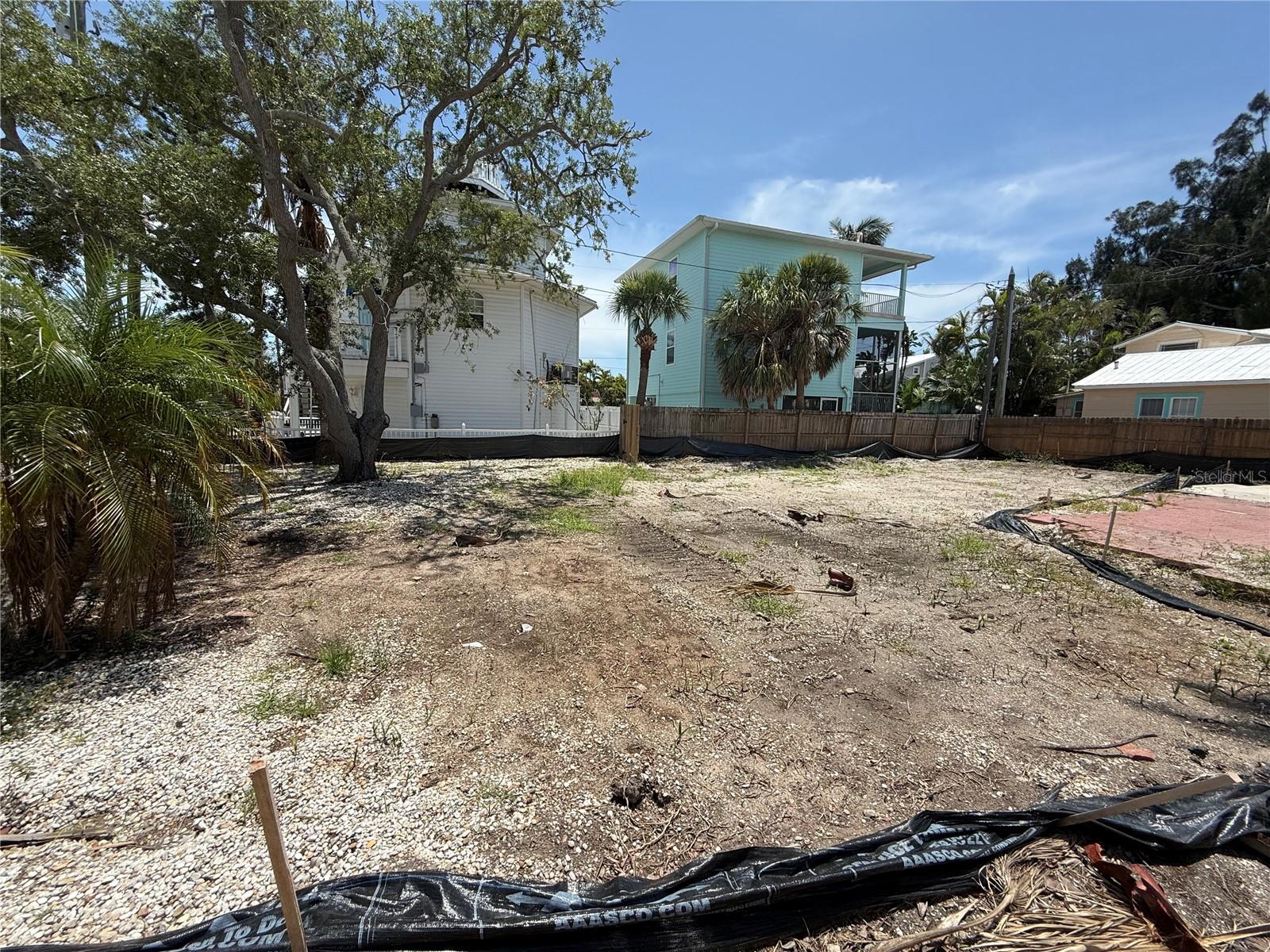 8586 E BAY DR, TREASURE ISLAND, FL, 33706