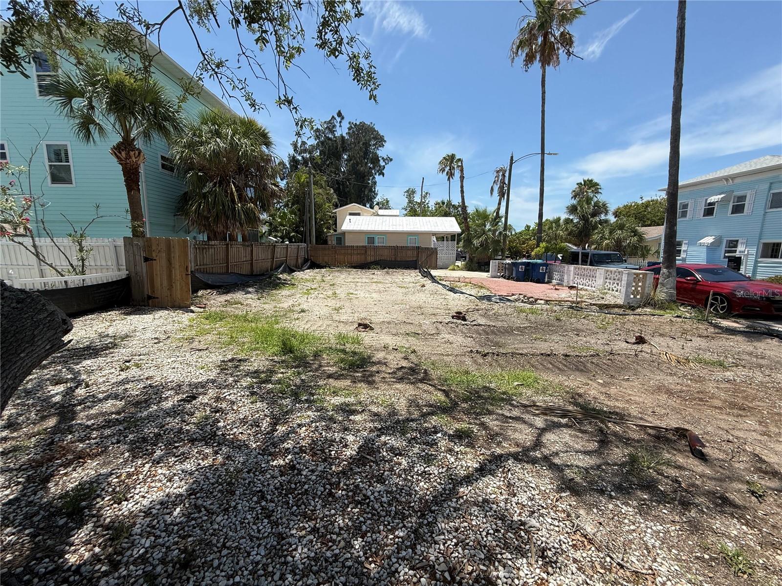 8586 E BAY DR, TREASURE ISLAND, FL, 33706