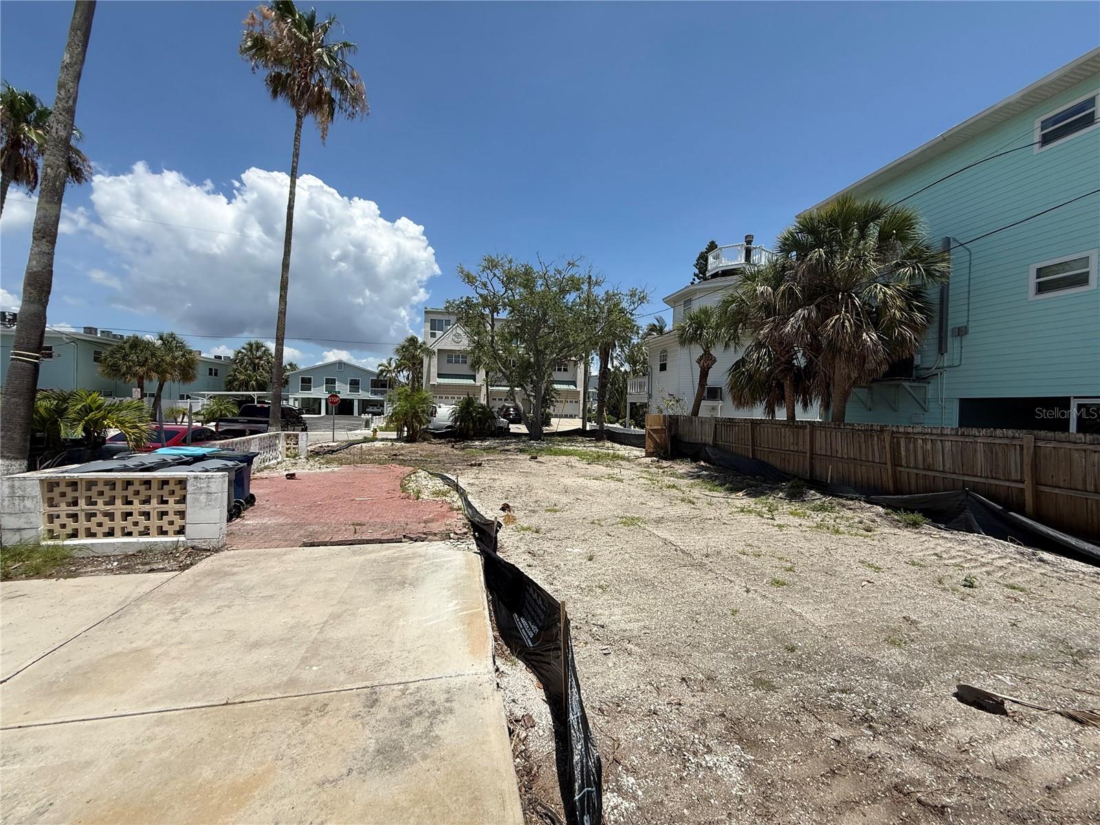 8586 E BAY DR, TREASURE ISLAND, FL, 33706
