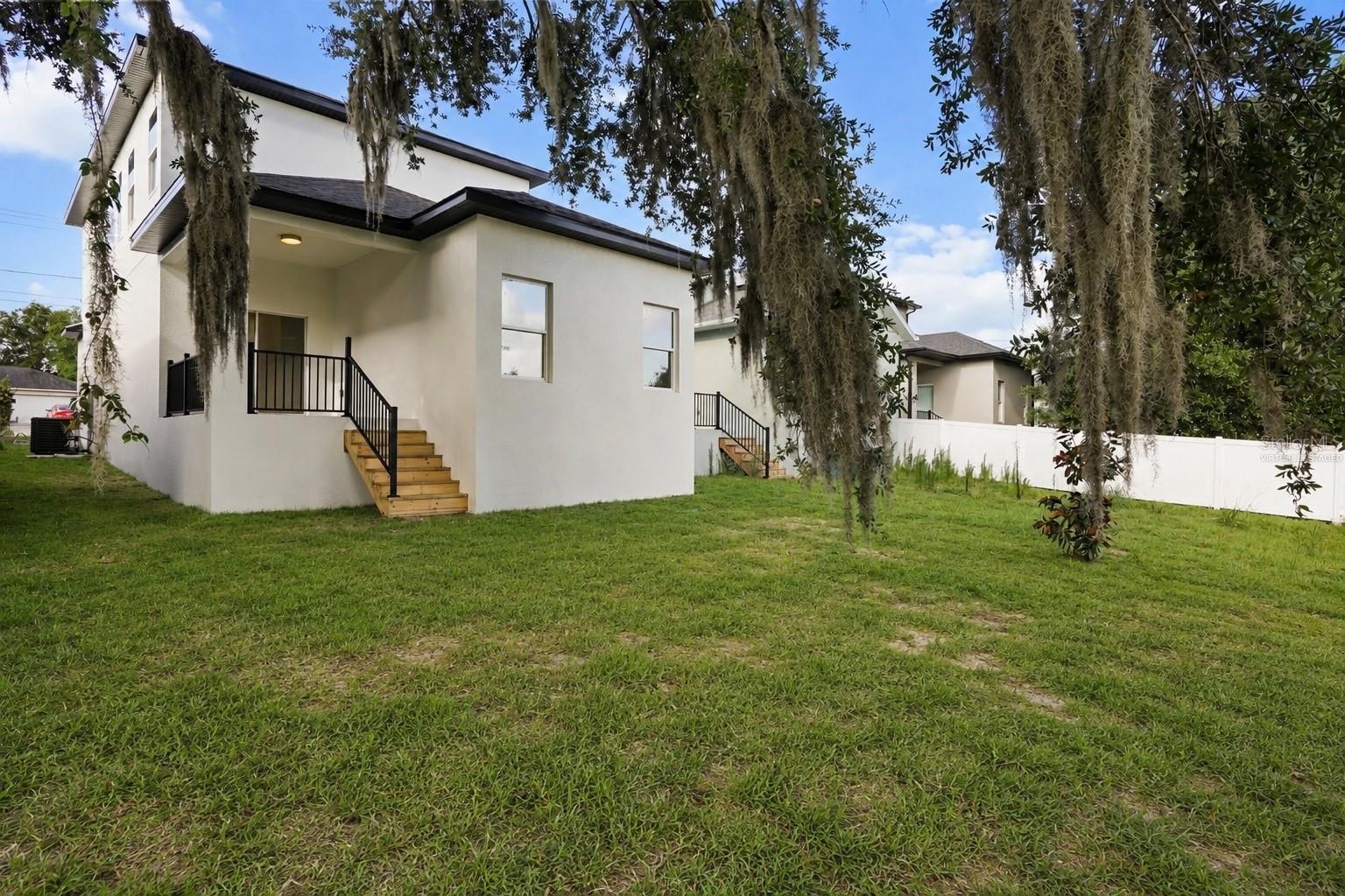 823 E MCDONALD AVE, EUSTIS, FL, 32726