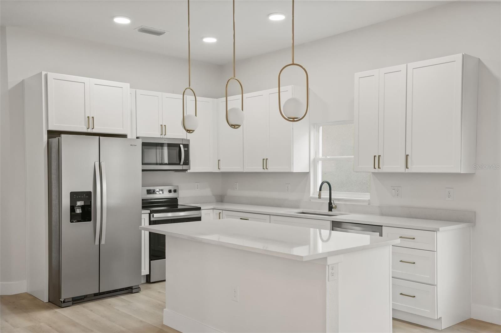 823 E MCDONALD AVE, EUSTIS, FL, 32726