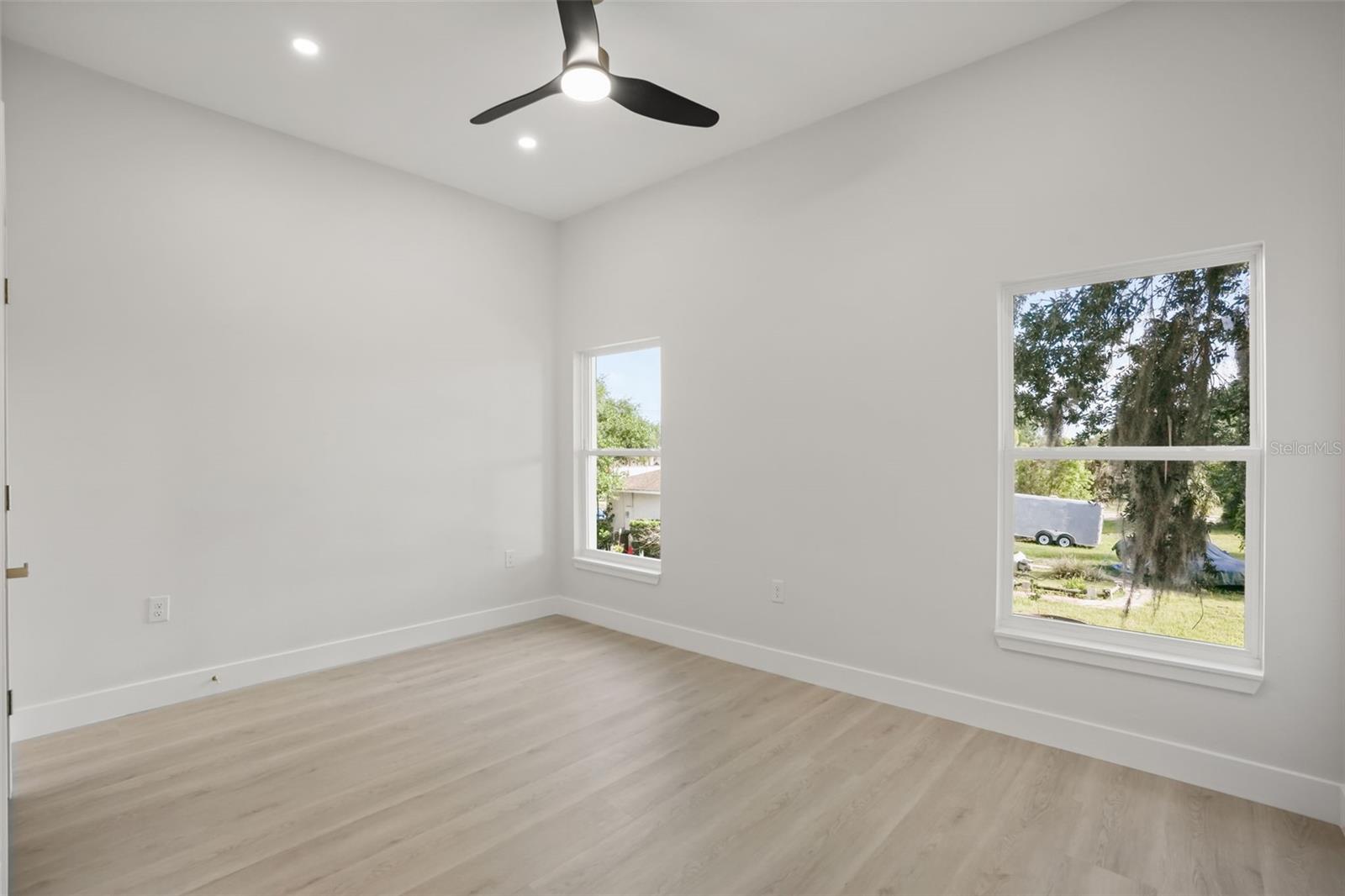 823 E MCDONALD AVE, EUSTIS, FL, 32726