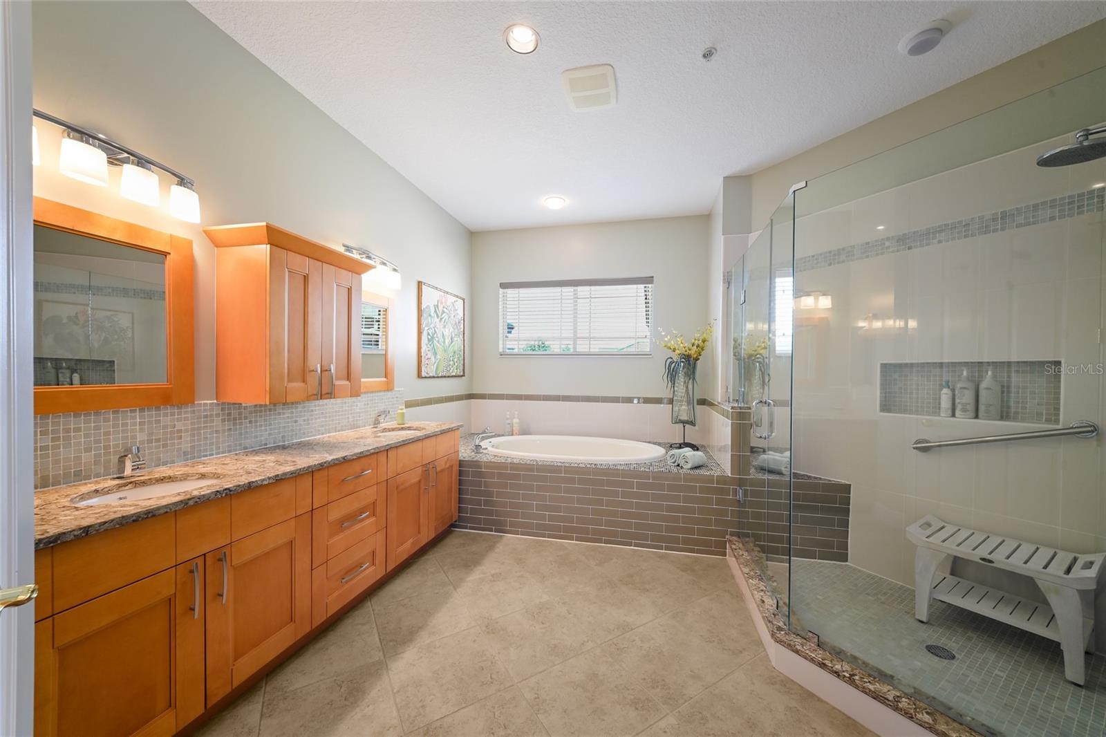 6435 MOORINGS POINT CIR #201, LAKEWOOD RANCH, FL, 34202