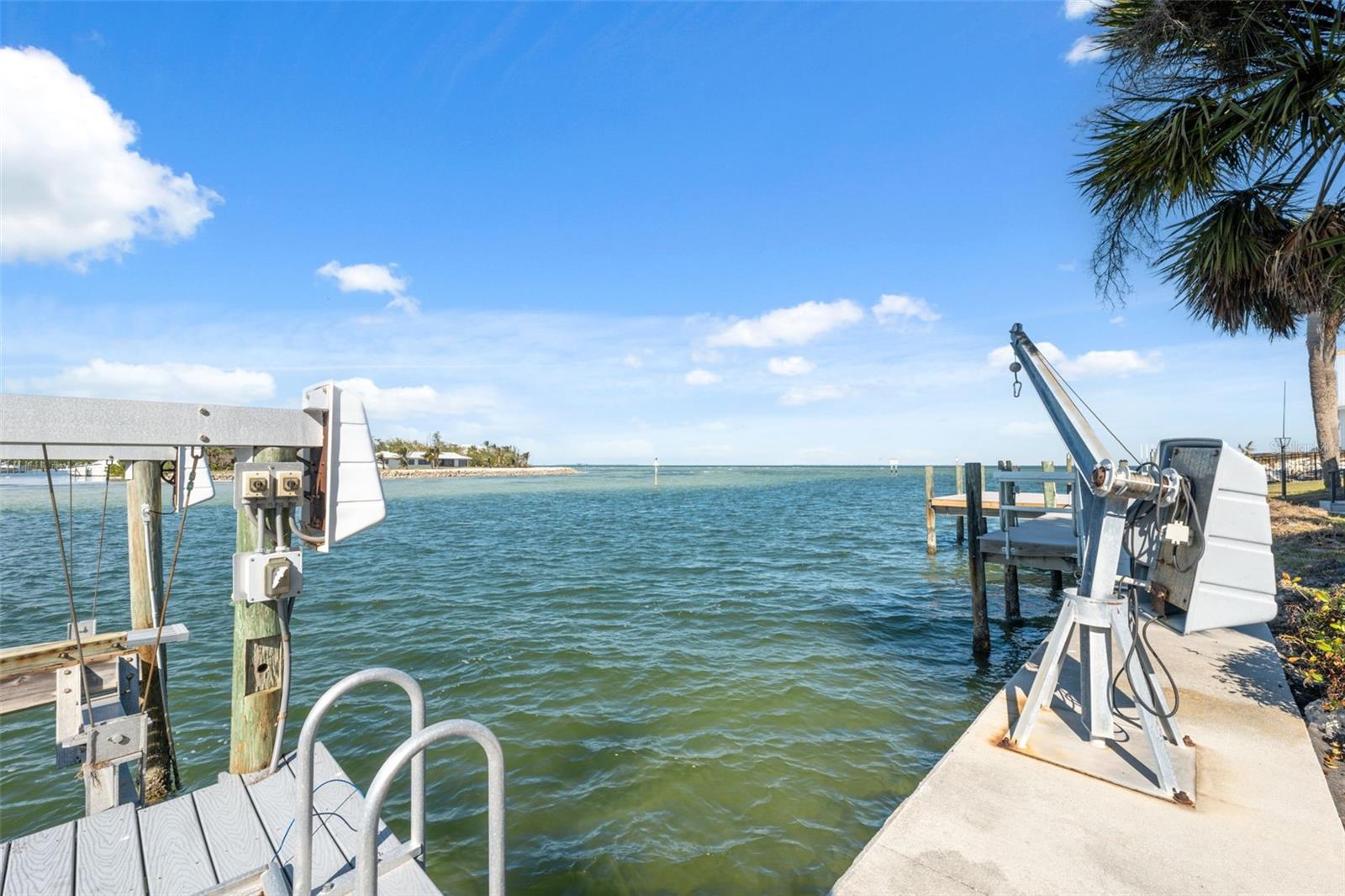 727 KEY ROYALE DR, HOLMES BEACH, FL, 34217