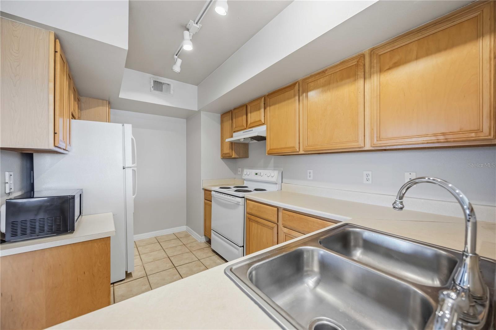1195 VILLAGIO CIR #208, SARASOTA, FL, 34237