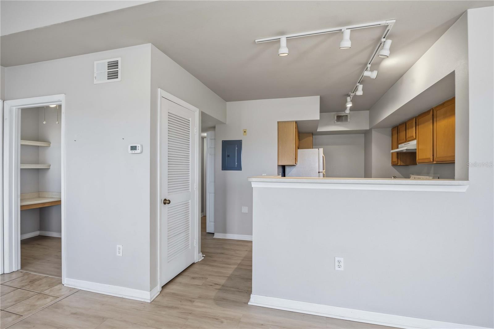 1195 VILLAGIO CIR #208, SARASOTA, FL, 34237