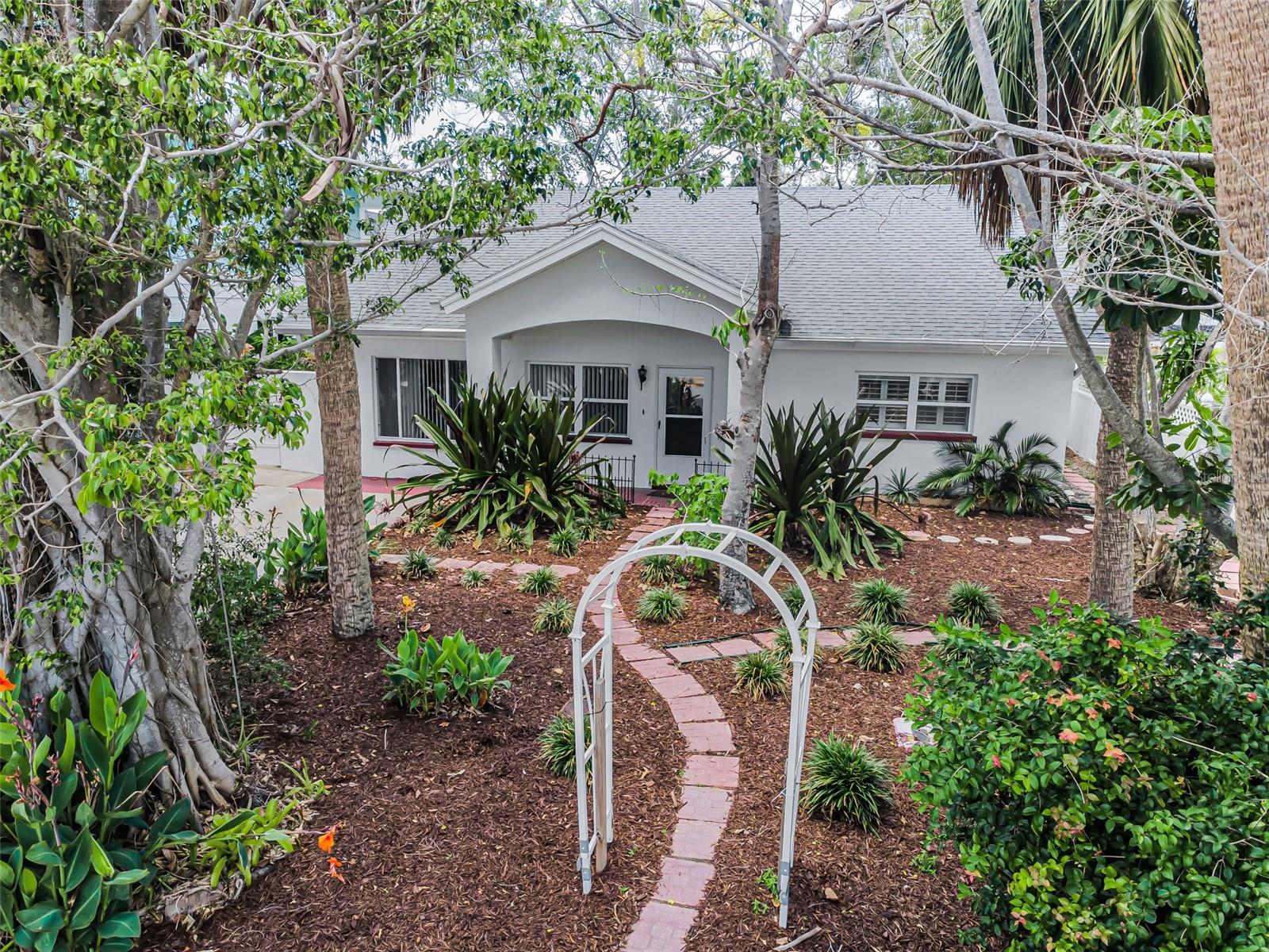 720 BRUCE AVE, CLEARWATER BEACH, FL, 33767