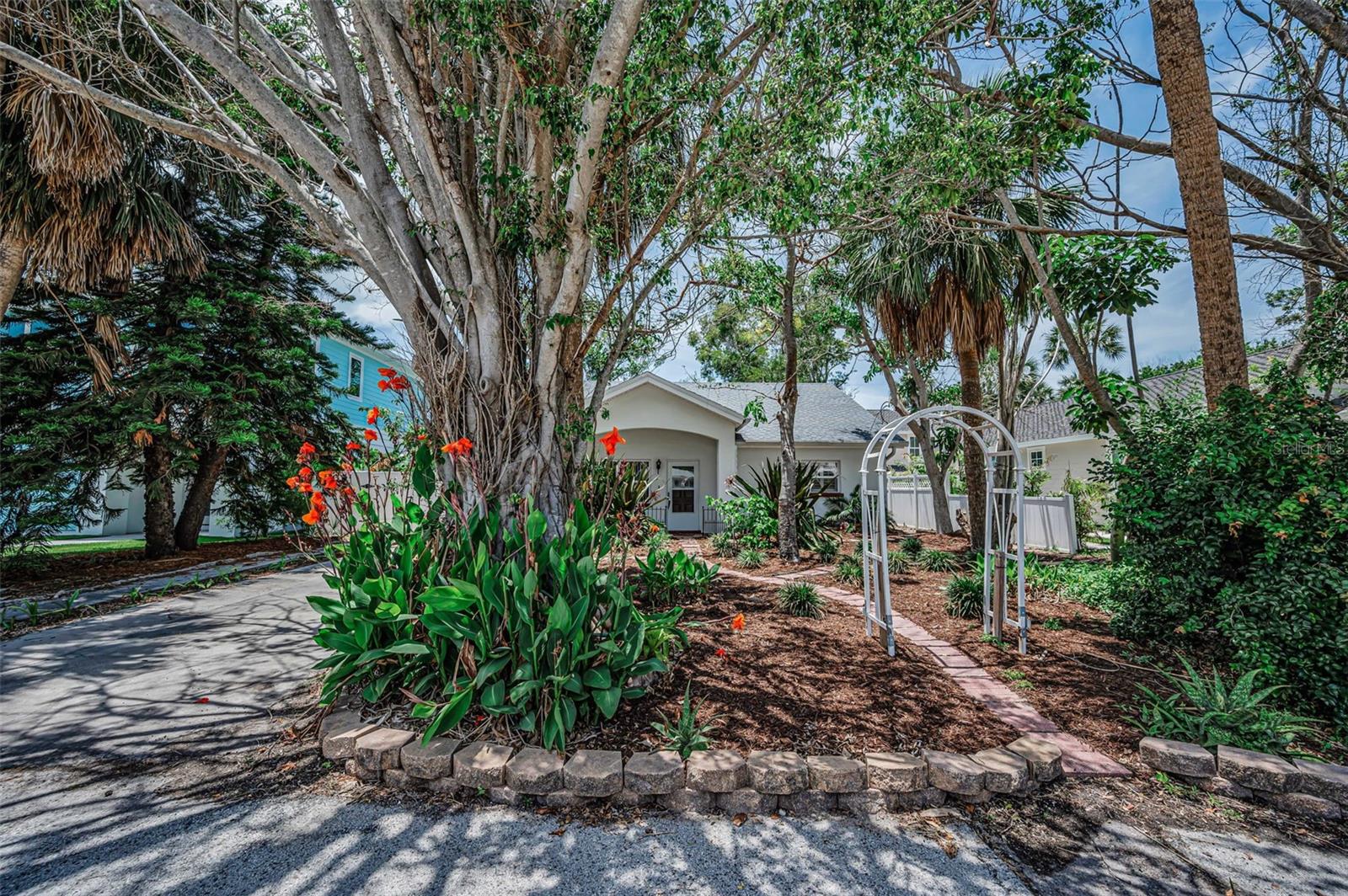 720 BRUCE AVE, CLEARWATER BEACH, FL, 33767