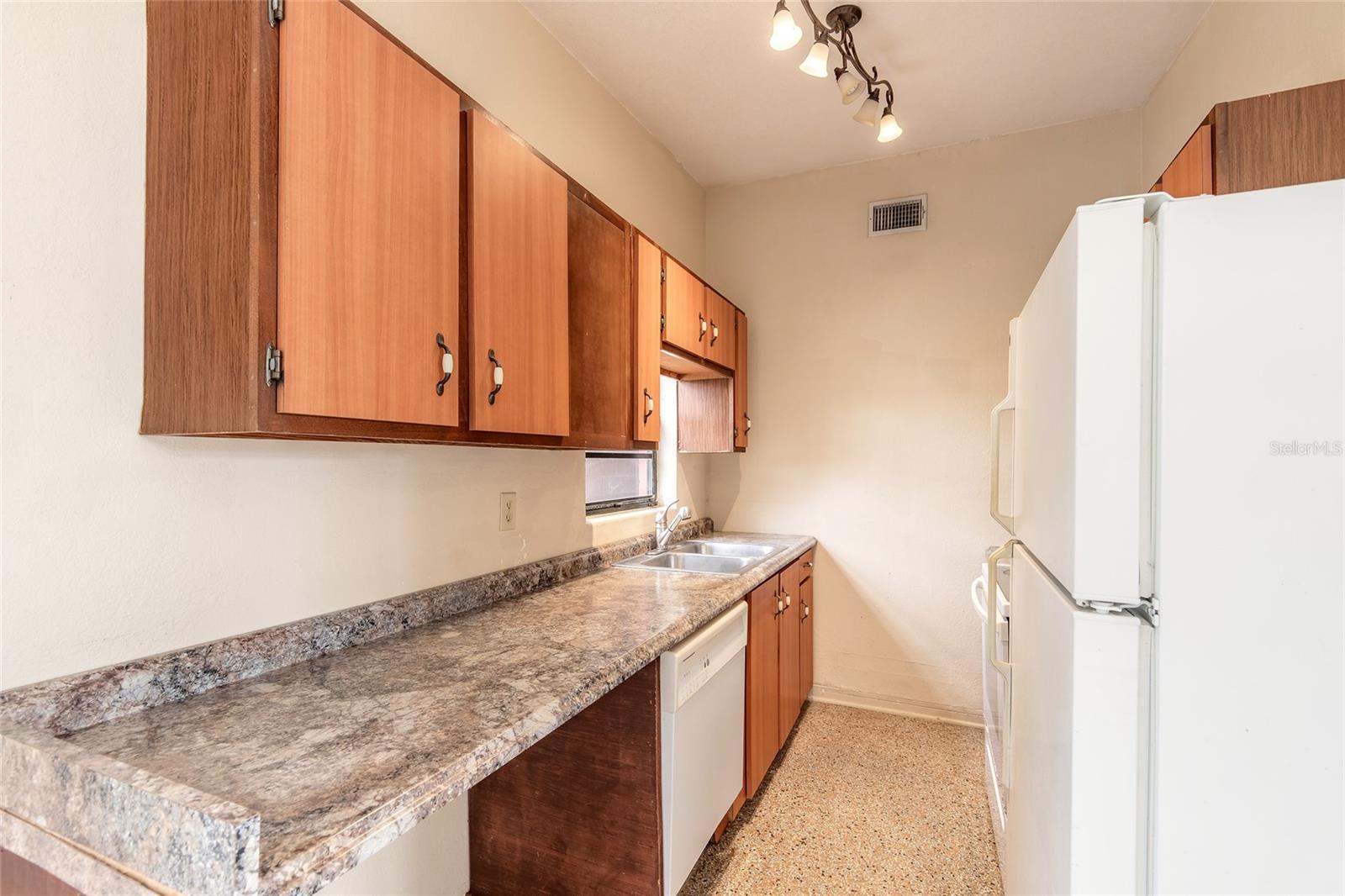 100 CAROLYN TER, DAYTONA BEACH, FL, 32118