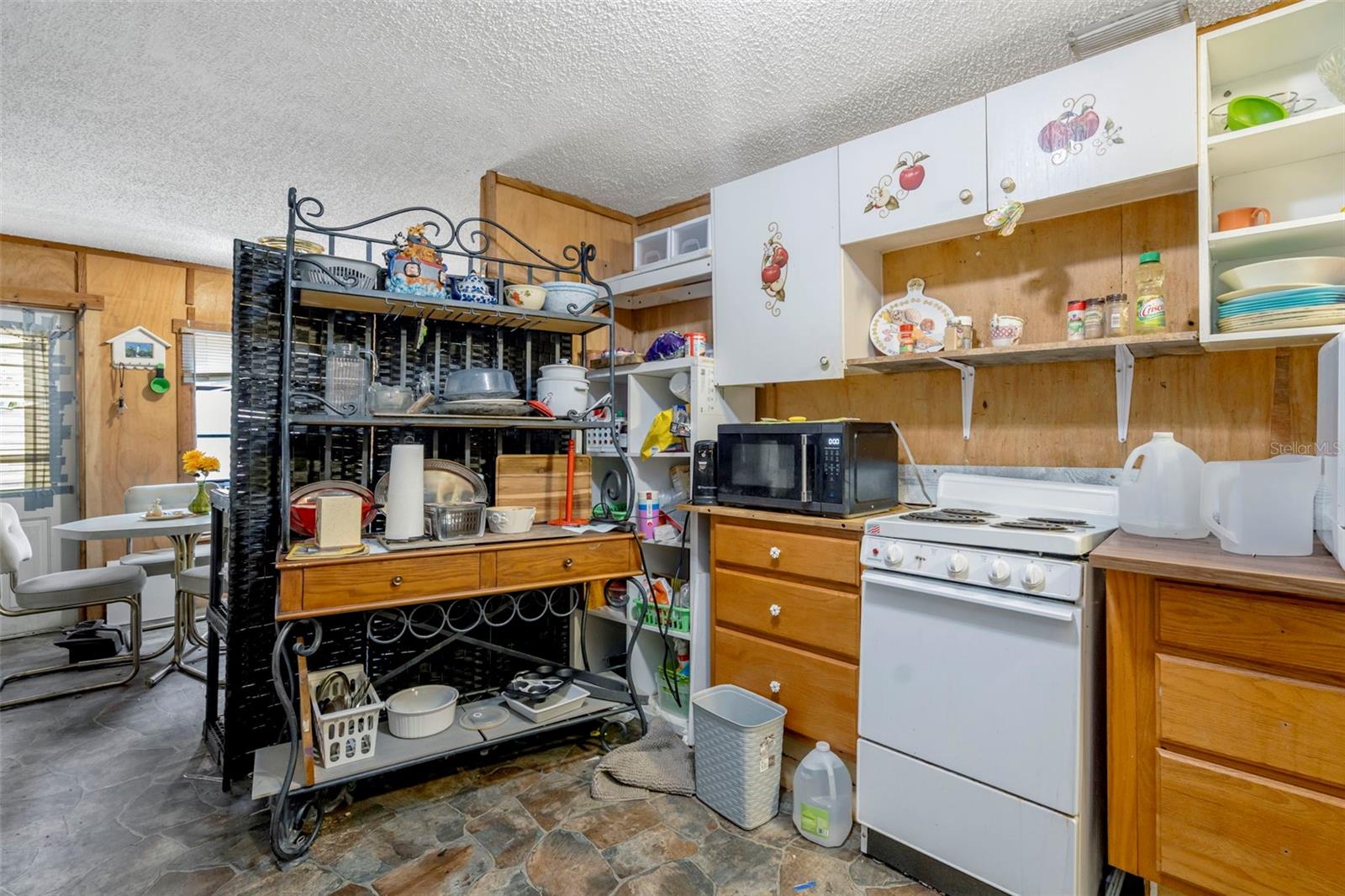 35913 VALLEYBROOK AVE, ZEPHYRHILLS, FL, 33541