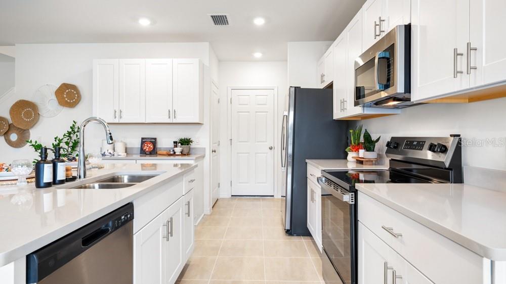 6511 EQUINOX LN N, NORTH FORT MYERS, FL, 33917