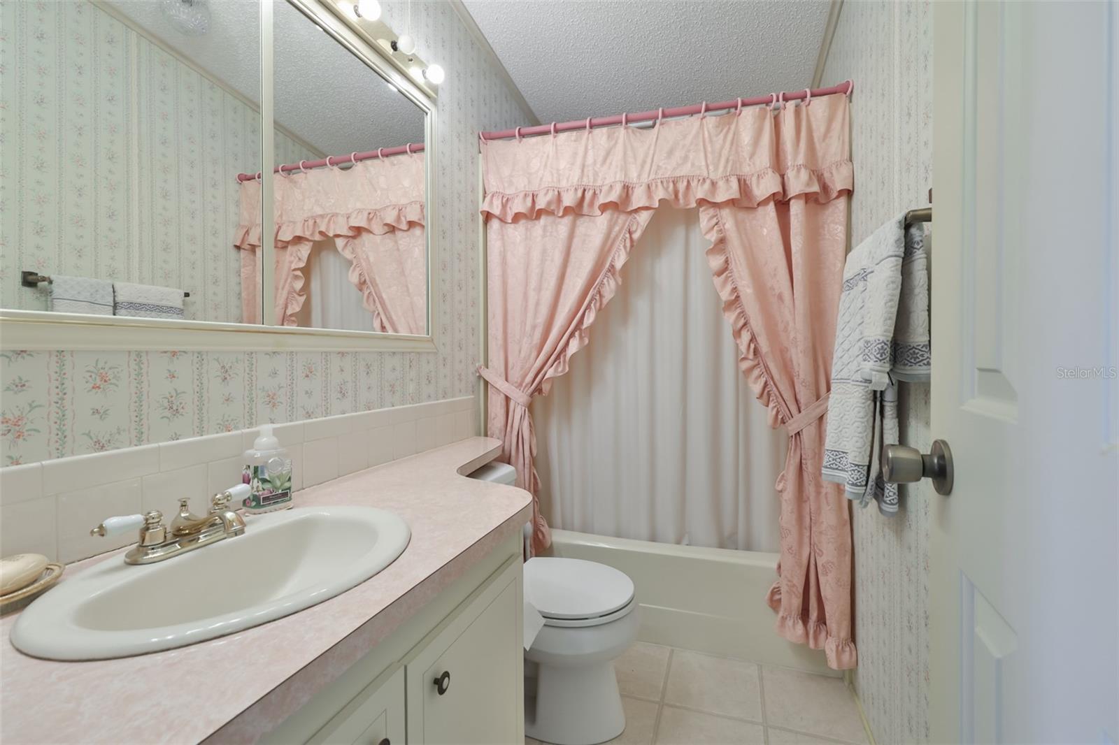 192 S PORT ROYAL LN, APOLLO BEACH, FL, 33572