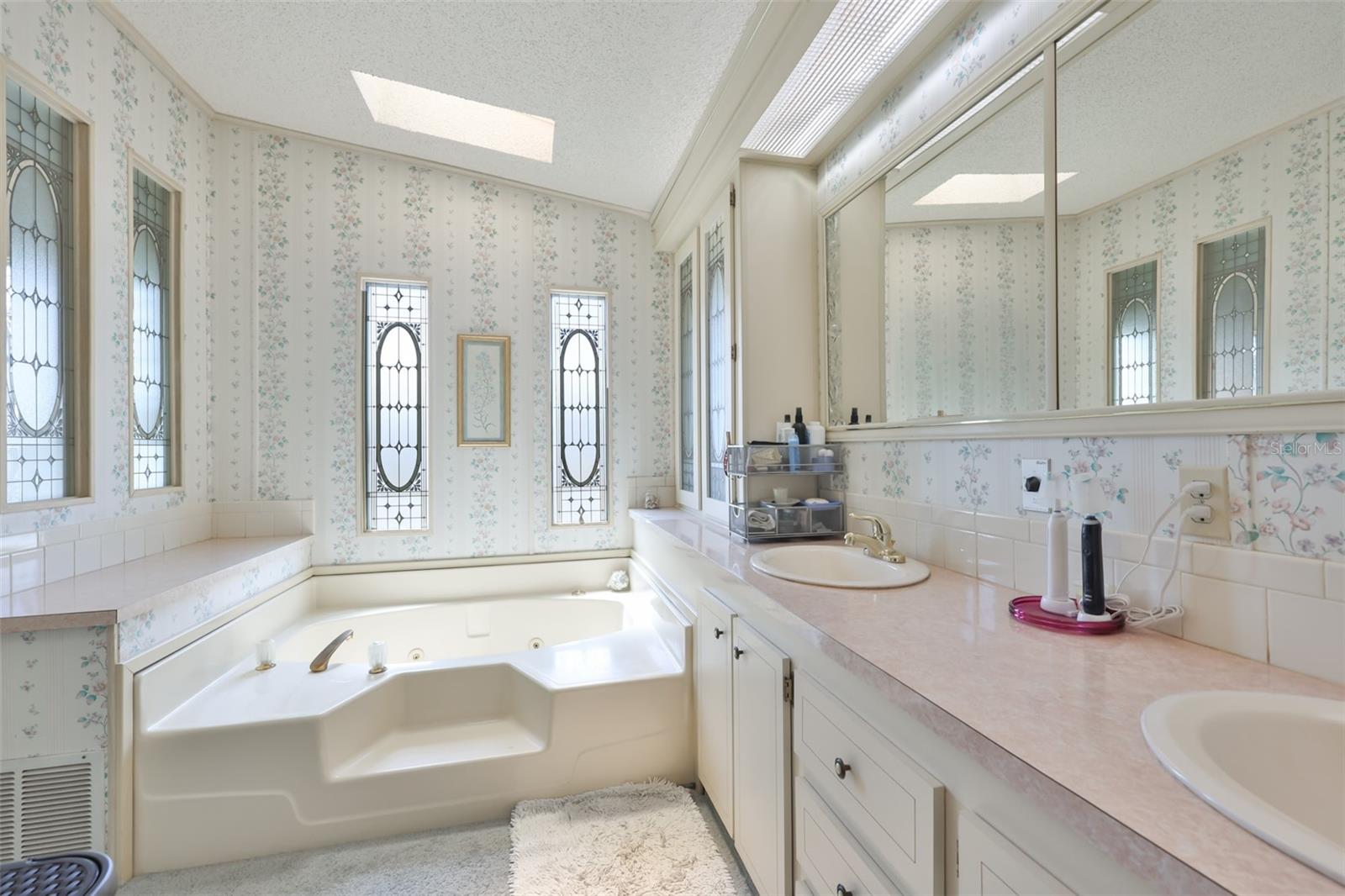 192 S PORT ROYAL LN, APOLLO BEACH, FL, 33572