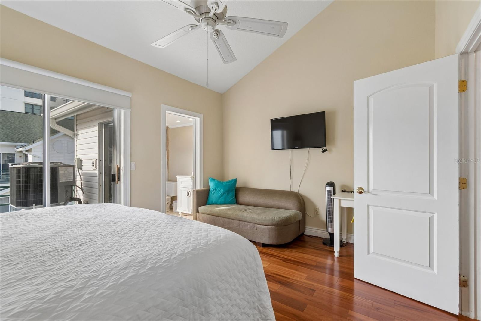 320 ISLAND WAY #304, CLEARWATER BEACH, FL, 33767