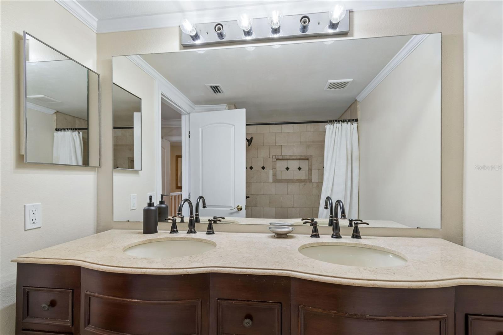320 ISLAND WAY #304, CLEARWATER BEACH, FL, 33767