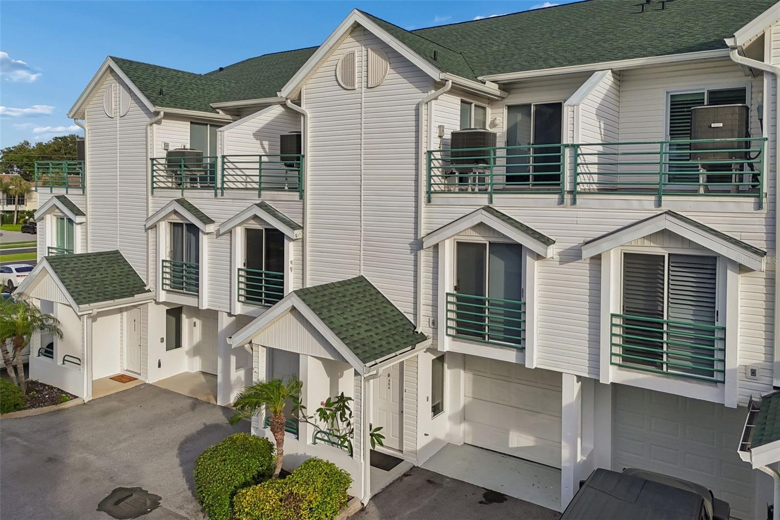 320 ISLAND WAY #304, CLEARWATER BEACH, FL, 33767