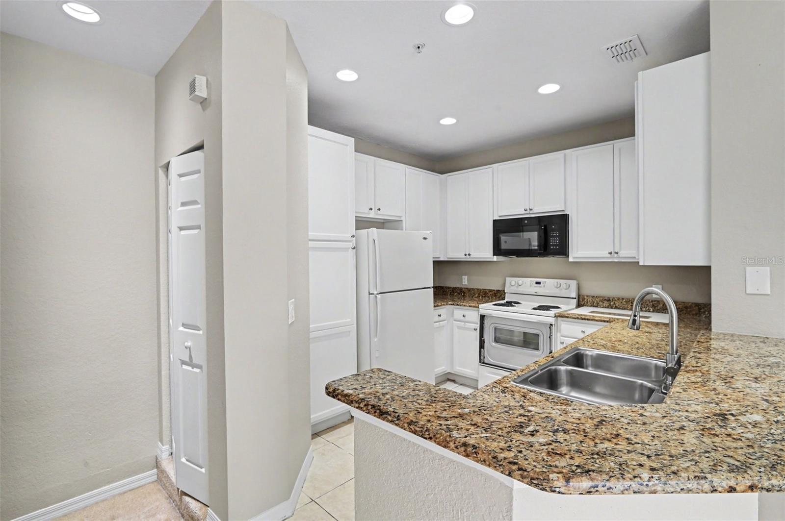 2460 GRAND CENTRAL PKWY #9, ORLANDO, FL, 32839