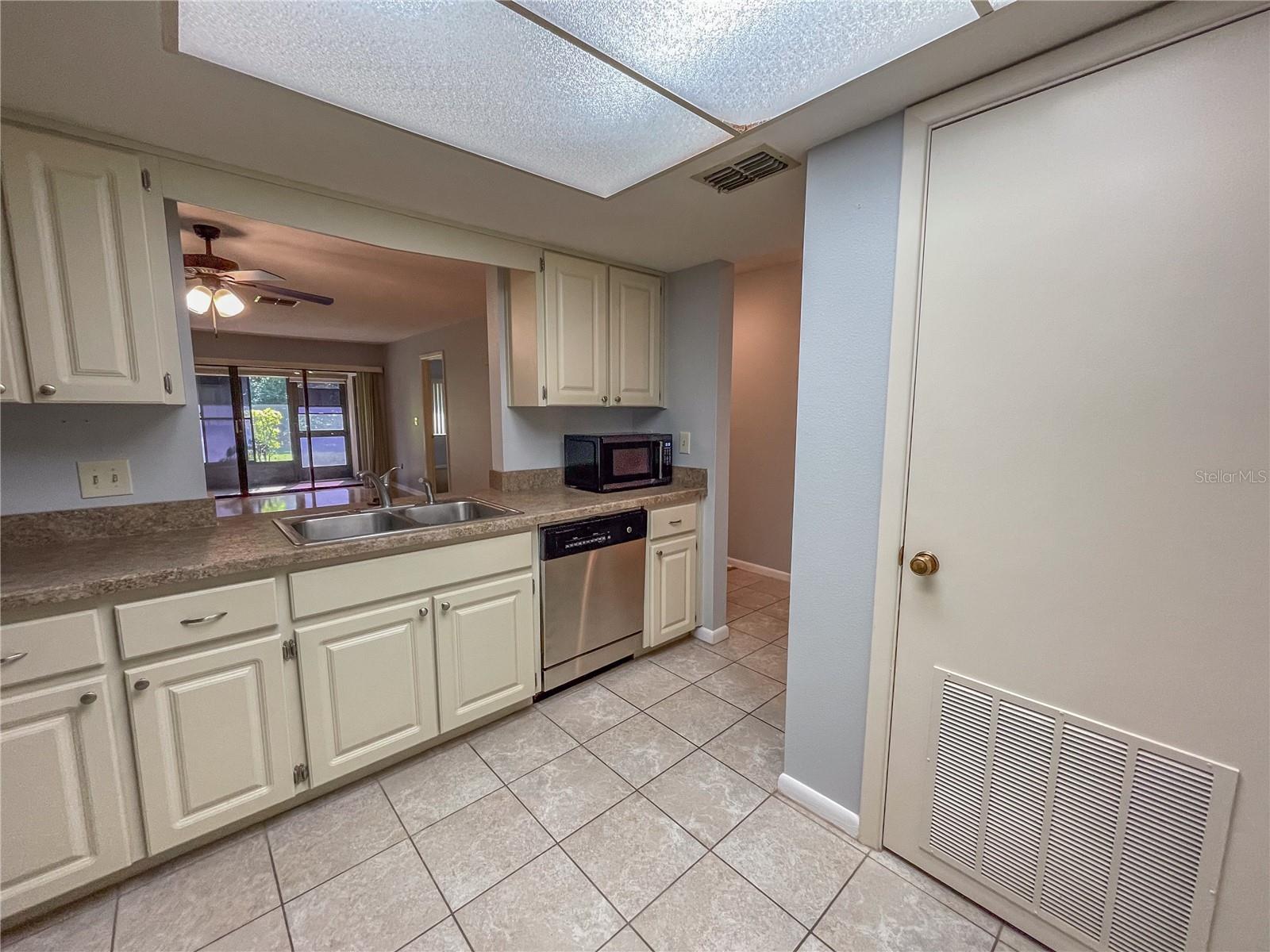 63 DOUGLAS ST #11, HOMOSASSA, FL, 34446