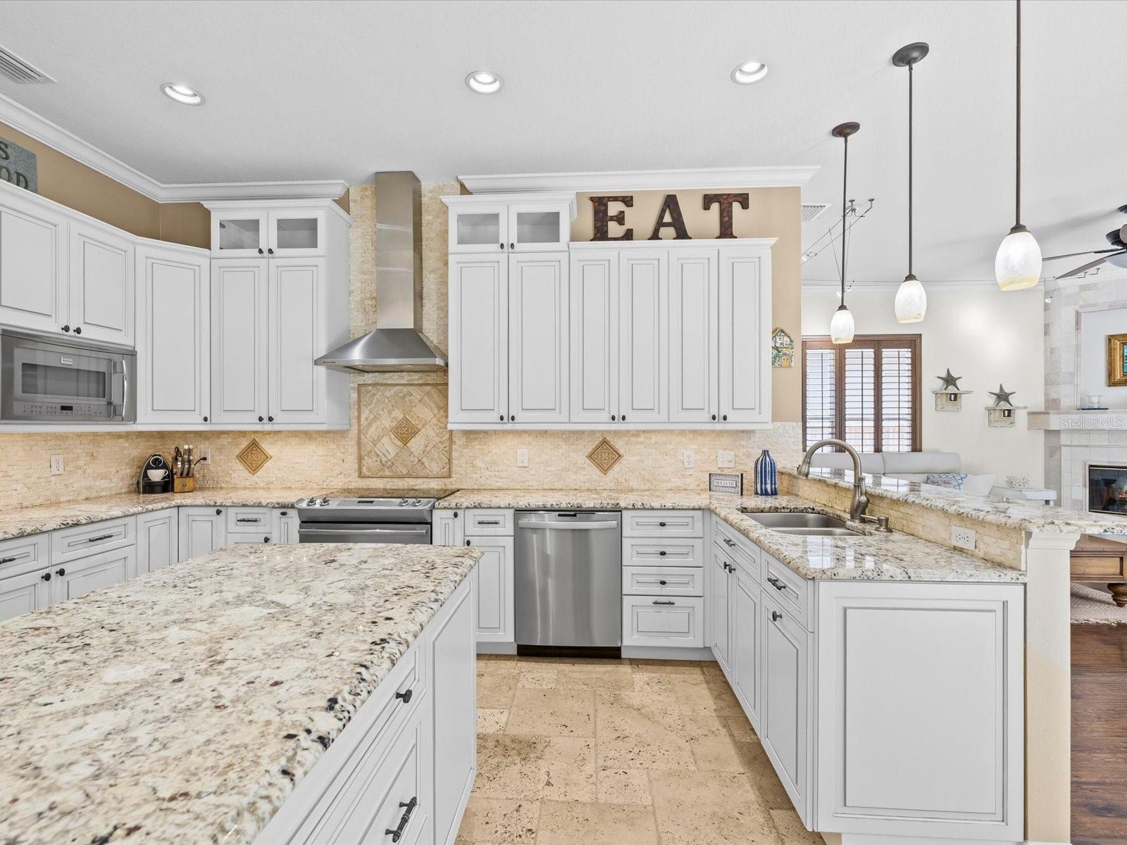 2033 LONG BRANCH LN, CLEARWATER, FL, 33760