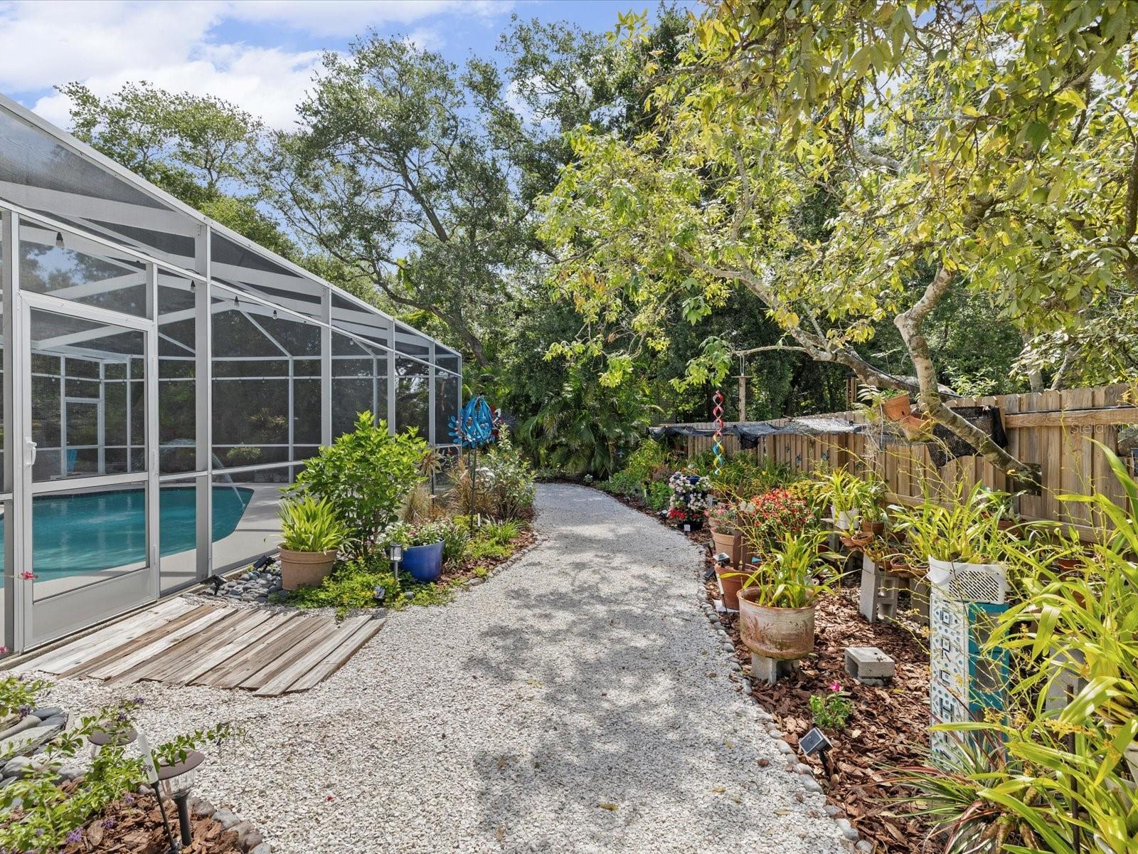 2033 LONG BRANCH LN, CLEARWATER, FL, 33760