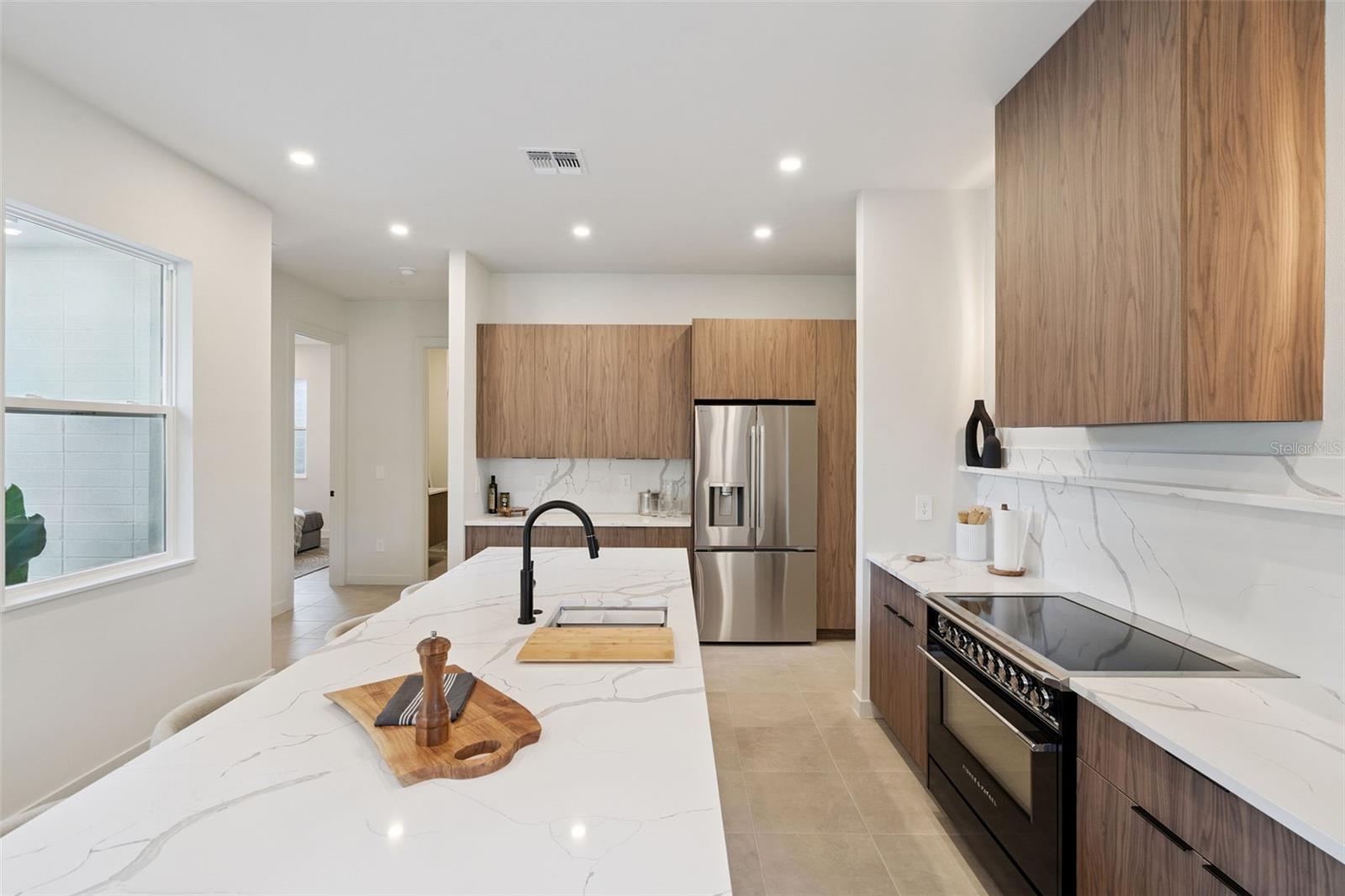 450 SKYFIELD CT, LADY LAKE, FL, 32159