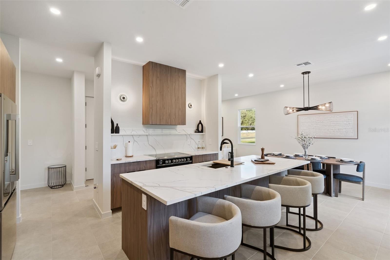 450 SKYFIELD CT, LADY LAKE, FL, 32159