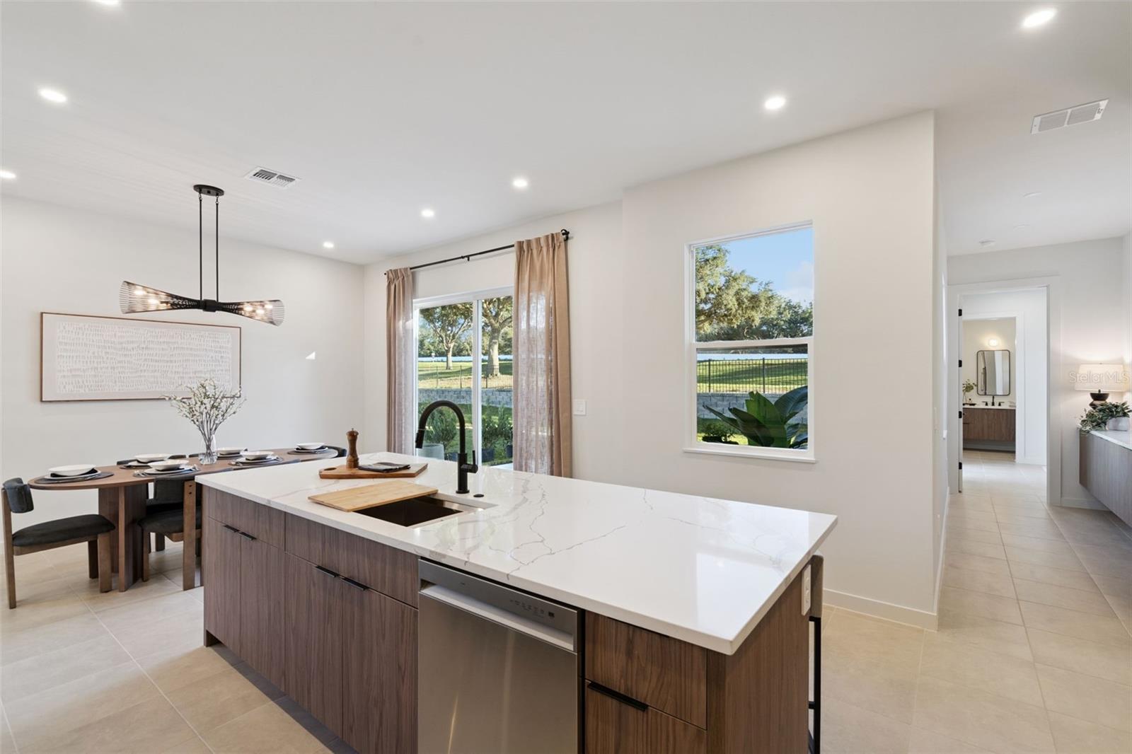 450 SKYFIELD CT, LADY LAKE, FL, 32159