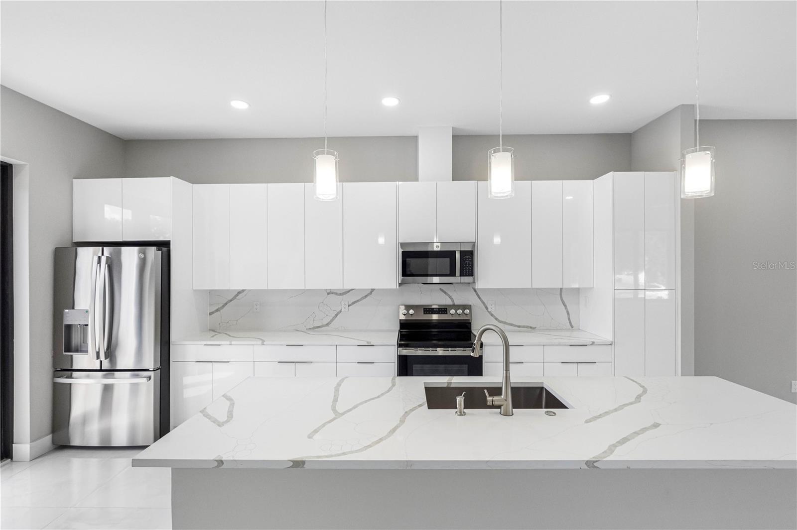 7015 N CENTRAL AVE #Unit D, TAMPA, FL, 33604