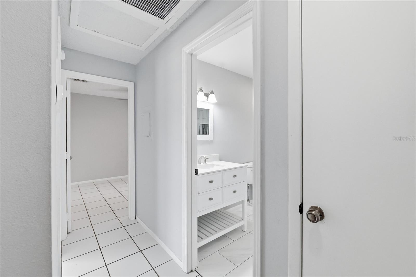 14021 VILLAGE TERRACE DR, TAMPA, FL, 33624