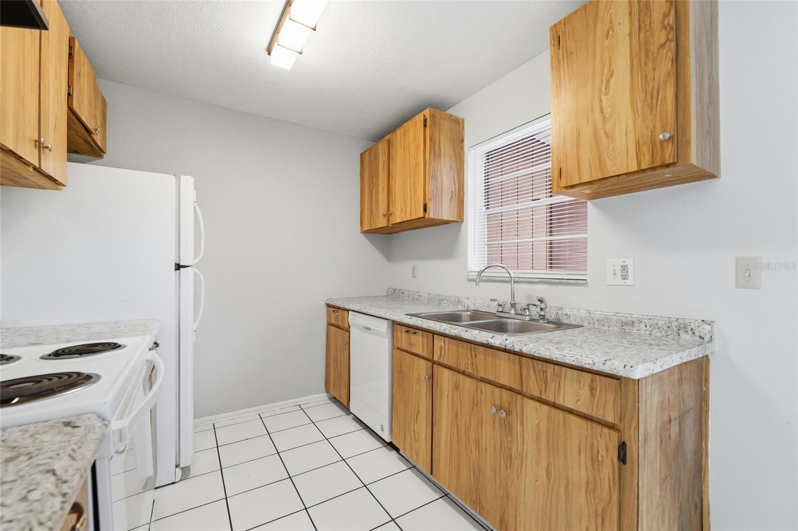 14021 VILLAGE TERRACE DR, TAMPA, FL, 33624