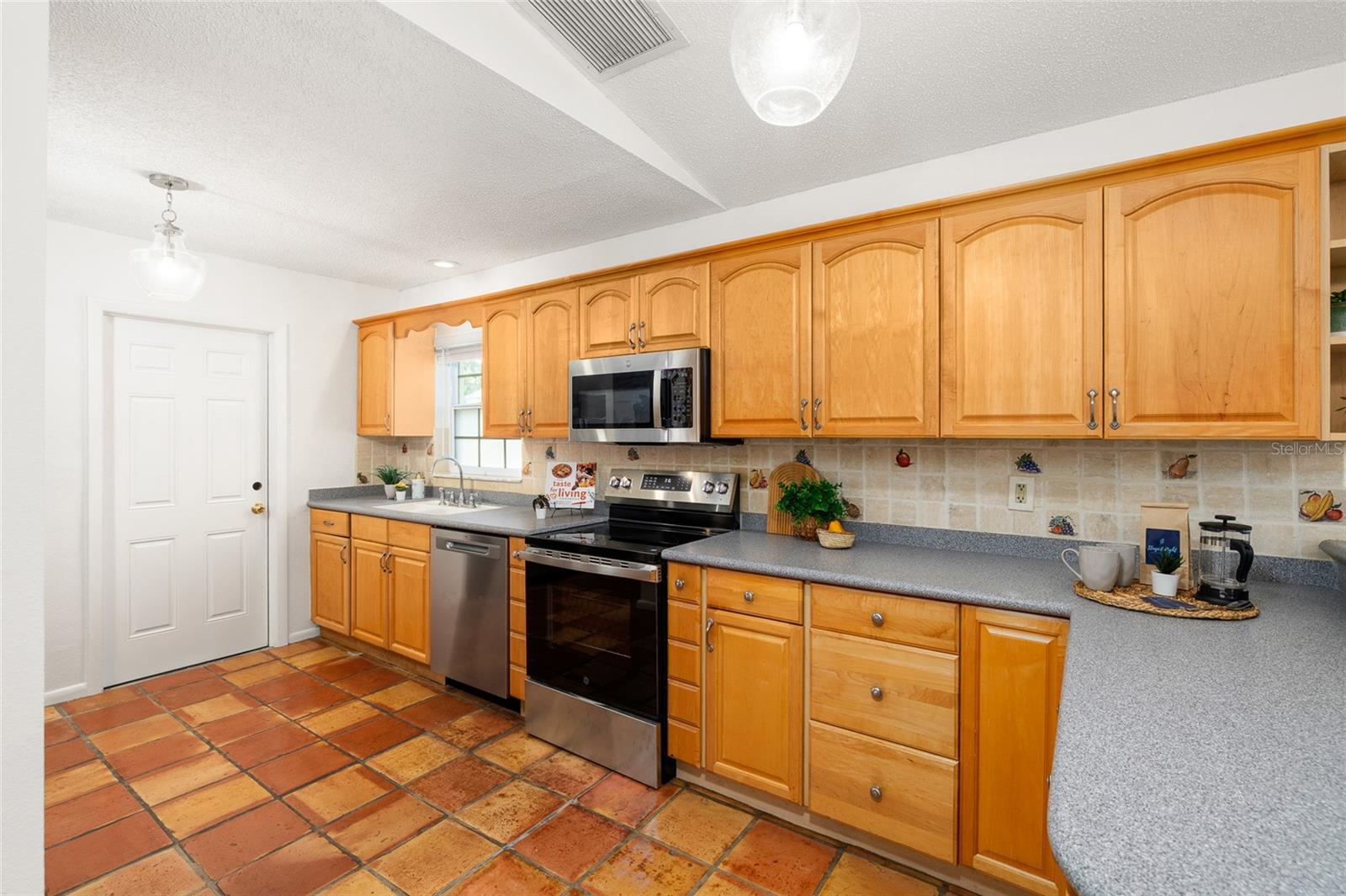 2908 W BALLAST POINT BLVD, TAMPA, FL, 33611