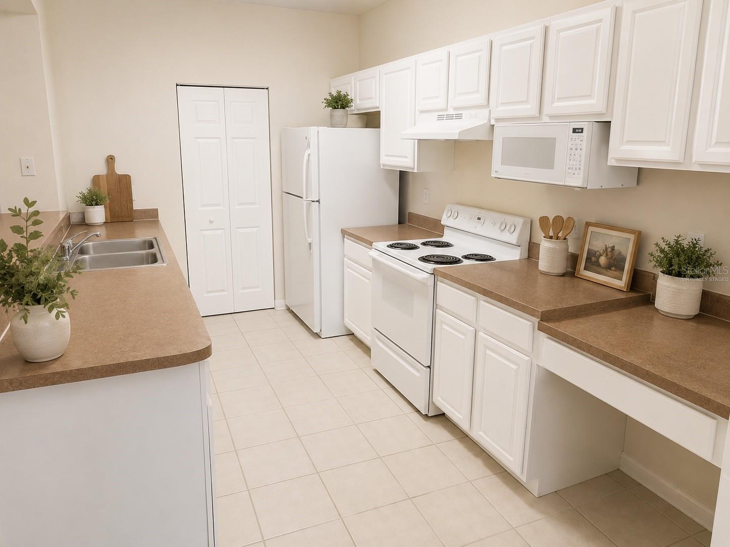 5001 SUNRIDGE PALMS DR, TAMPA, FL, 33617