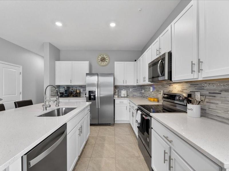 416 MANGROVE SHADE CIR, APOLLO BEACH, FL, 33572
