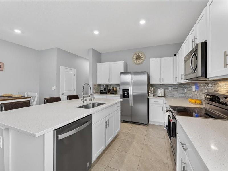 416 MANGROVE SHADE CIR, APOLLO BEACH, FL, 33572