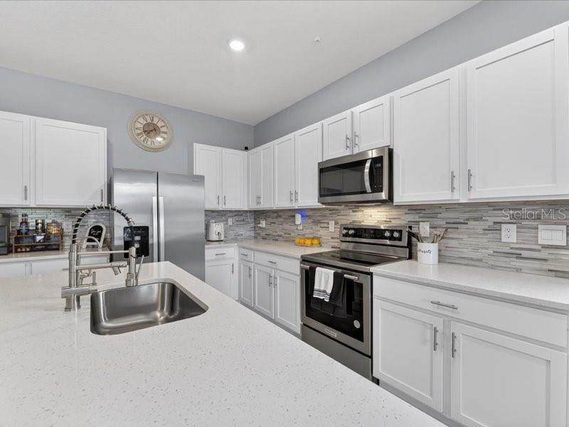 416 MANGROVE SHADE CIR, APOLLO BEACH, FL, 33572