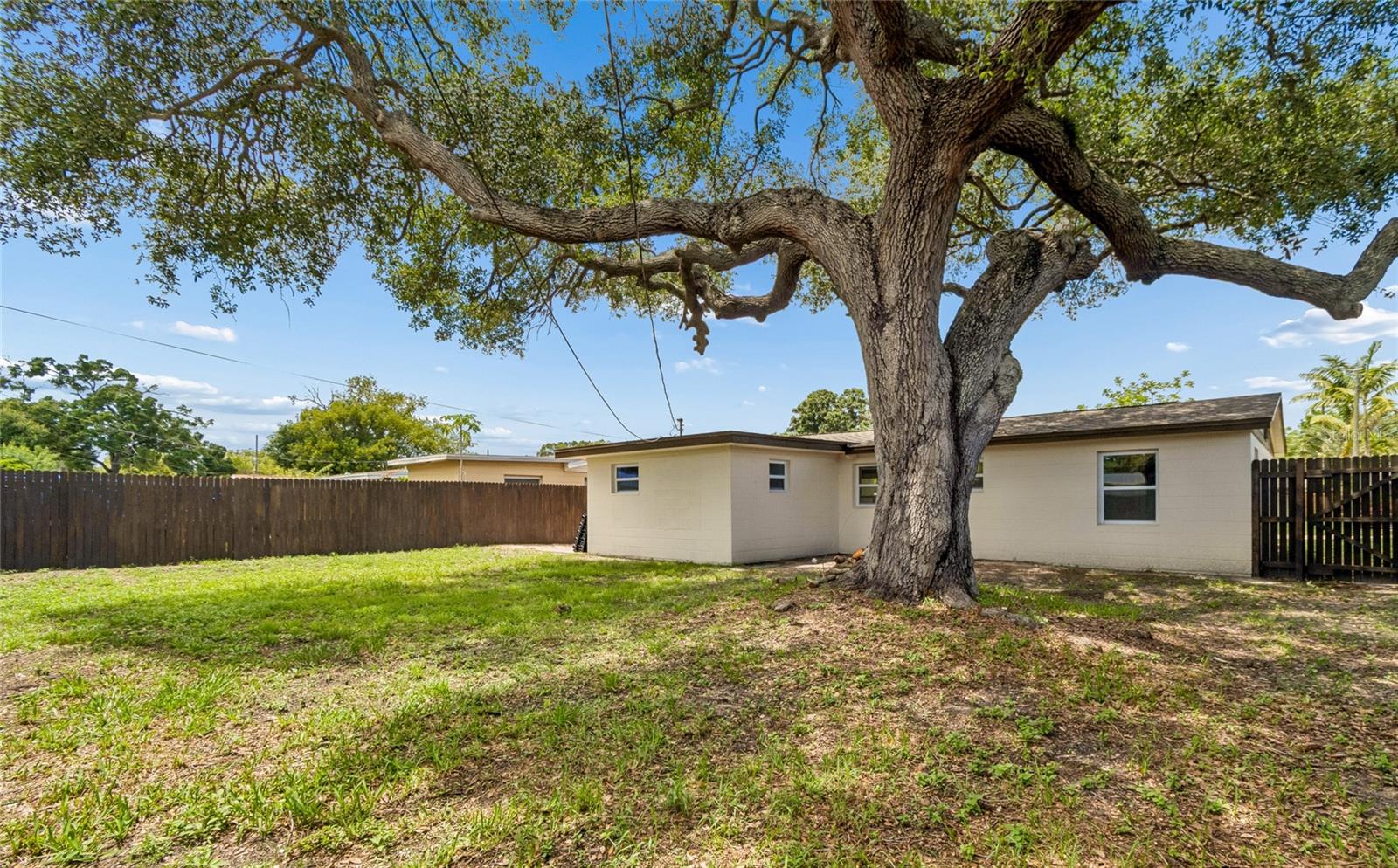 5700 65TH AVE N, PINELLAS PARK, FL, 33781