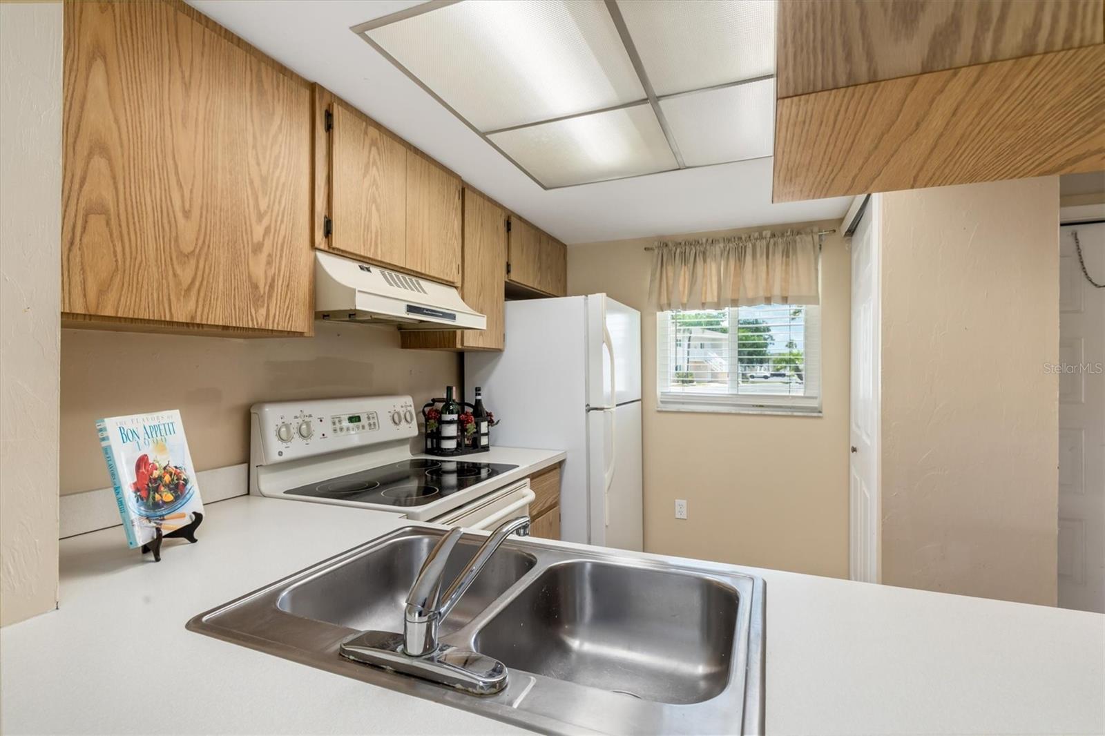 12538 SW KINGSWAY CIR #301, LAKE SUZY, FL, 34269