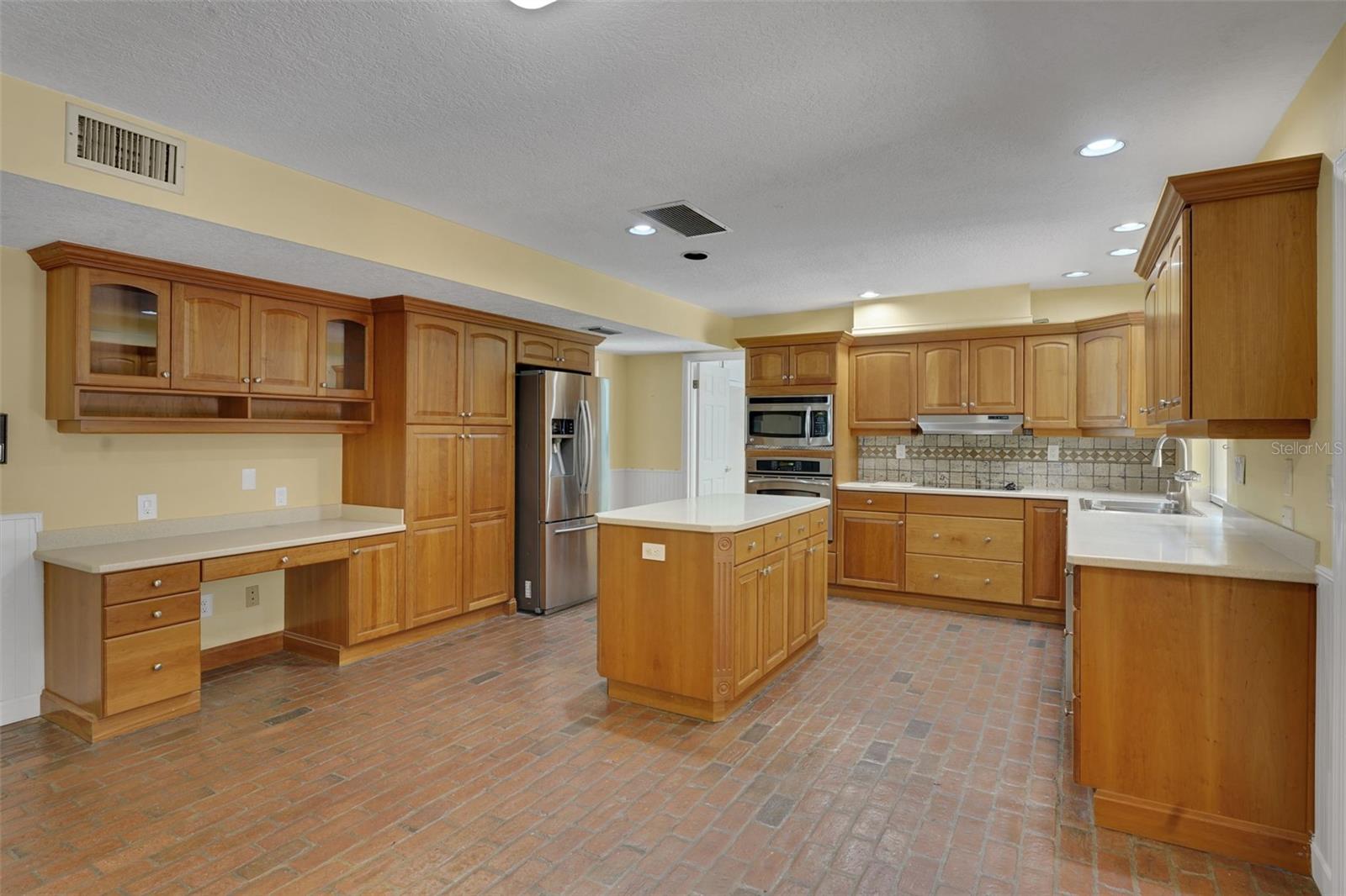 230 HUNTERS TRL, LONGWOOD, FL, 32779