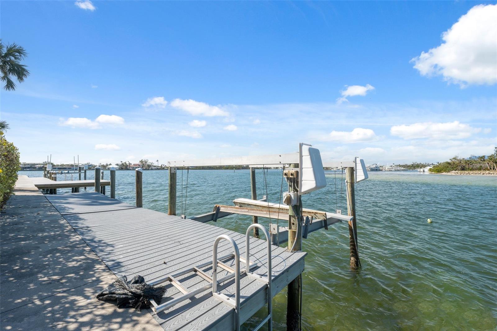 727 KEY ROYALE DR, HOLMES BEACH, FL, 34217