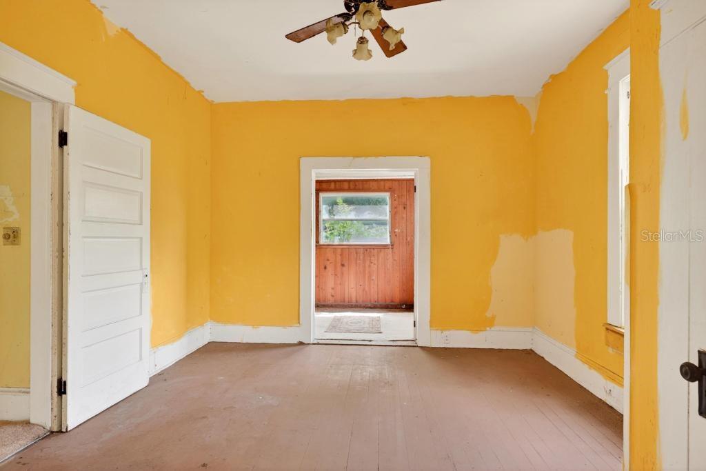 102 S TROWELL AVE, UMATILLA, FL, 32784