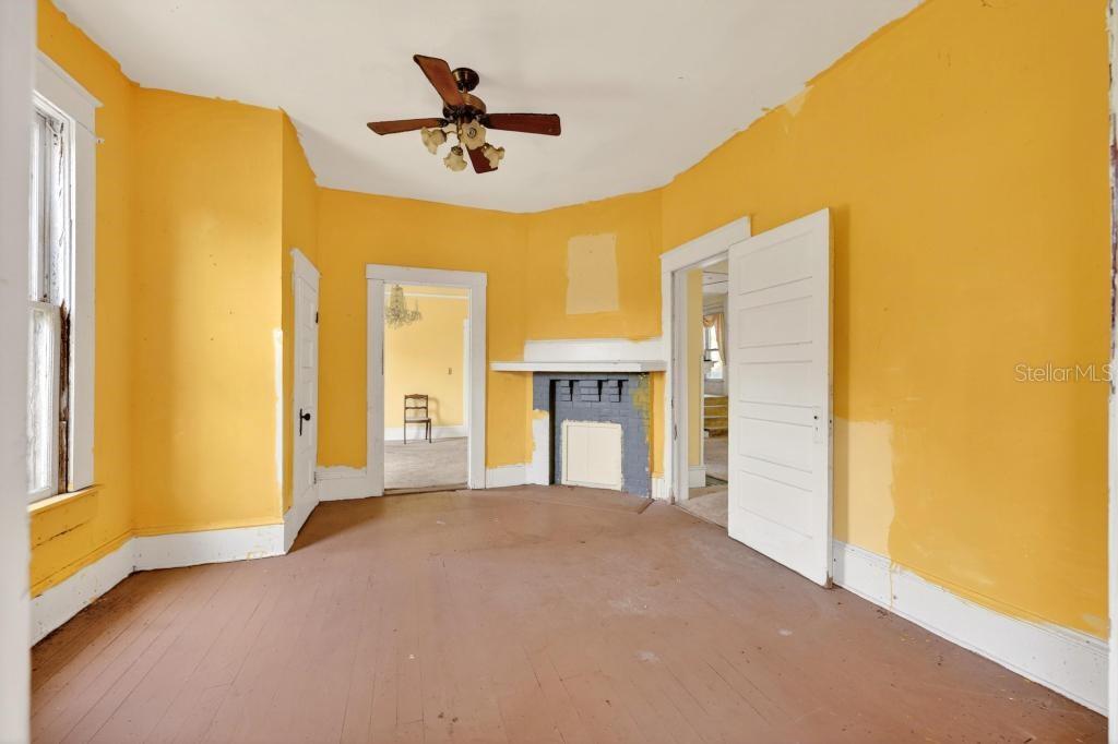 102 S TROWELL AVE, UMATILLA, FL, 32784