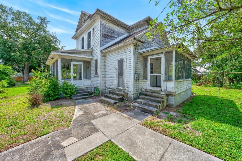 102 S TROWELL AVE, UMATILLA, FL, 32784
