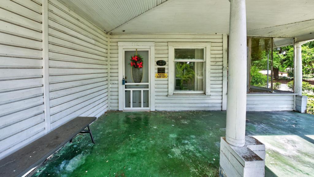 102 S TROWELL AVE, UMATILLA, FL, 32784