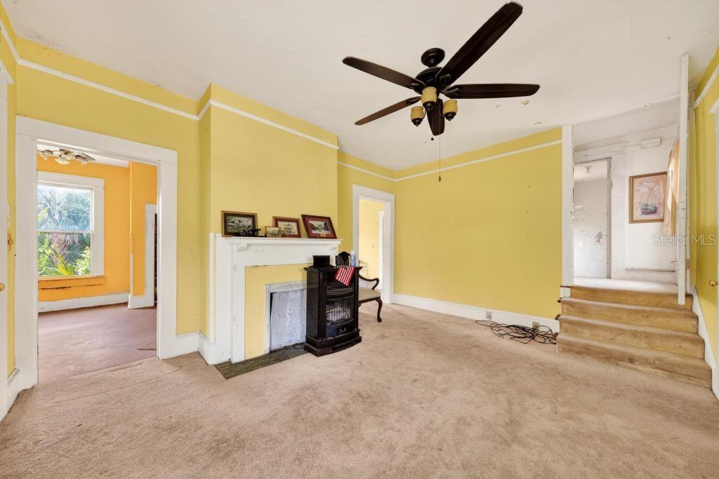 102 S TROWELL AVE, UMATILLA, FL, 32784