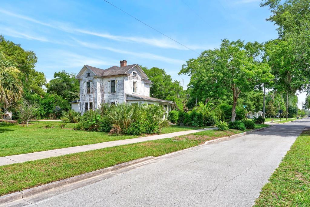 102 S TROWELL AVE, UMATILLA, FL, 32784